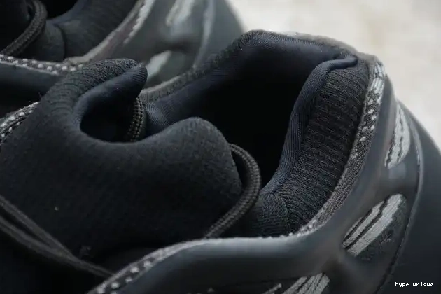 hype Yeezy 700 Adidas Black H67799 V3 Boost 0510